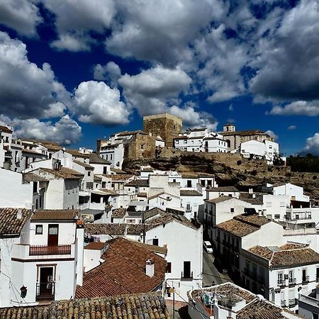 Casa De Las Lanzas Setenil De Las Bodegas Luaran gambar