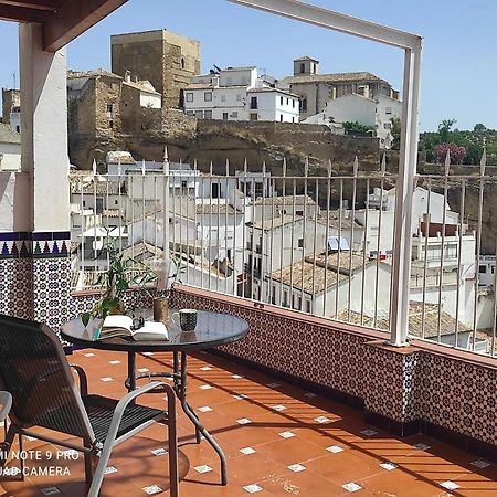 Casa De Las Lanzas Setenil De Las Bodegas Luaran gambar