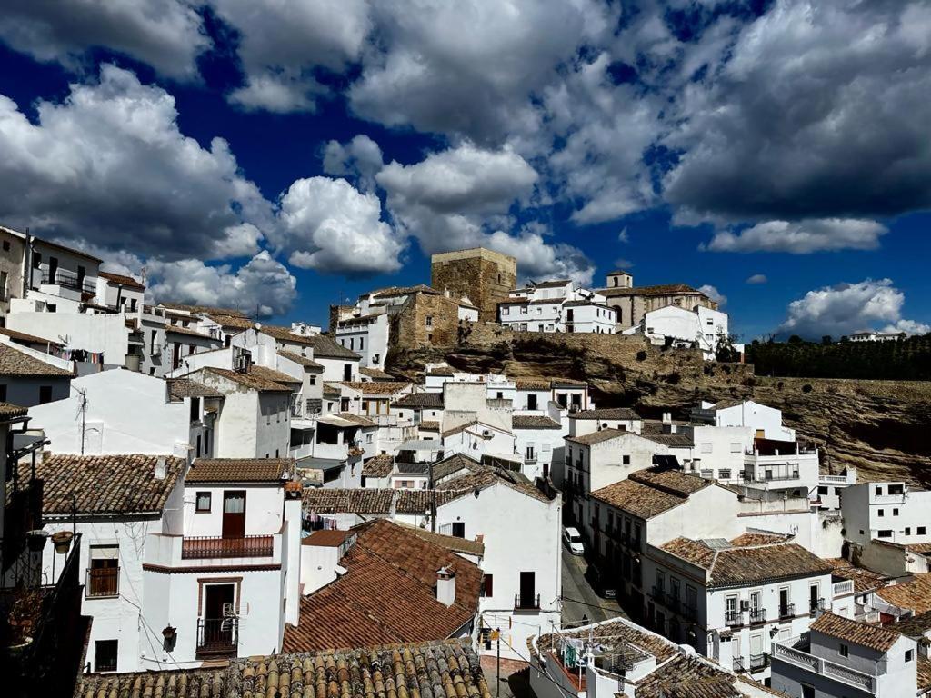 Casa De Las Lanzas Setenil De Las Bodegas Luaran gambar