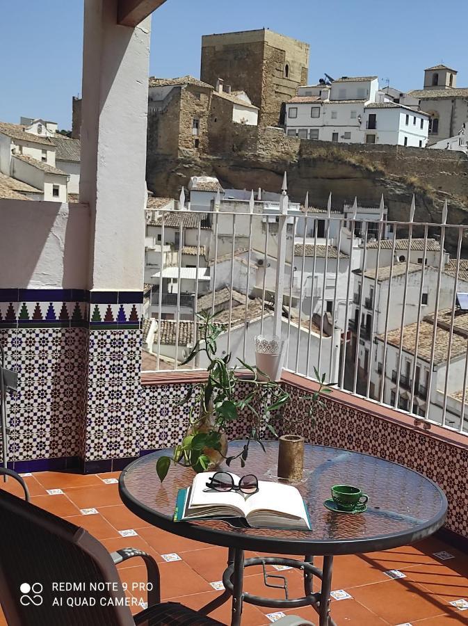 Casa De Las Lanzas Setenil De Las Bodegas Luaran gambar