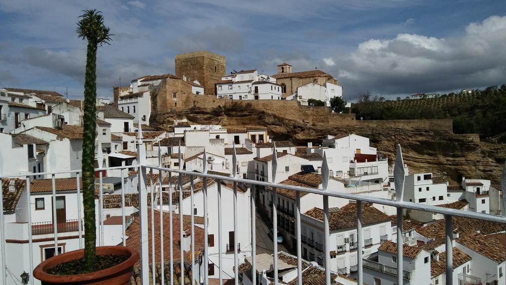 Casa De Las Lanzas Setenil De Las Bodegas Luaran gambar